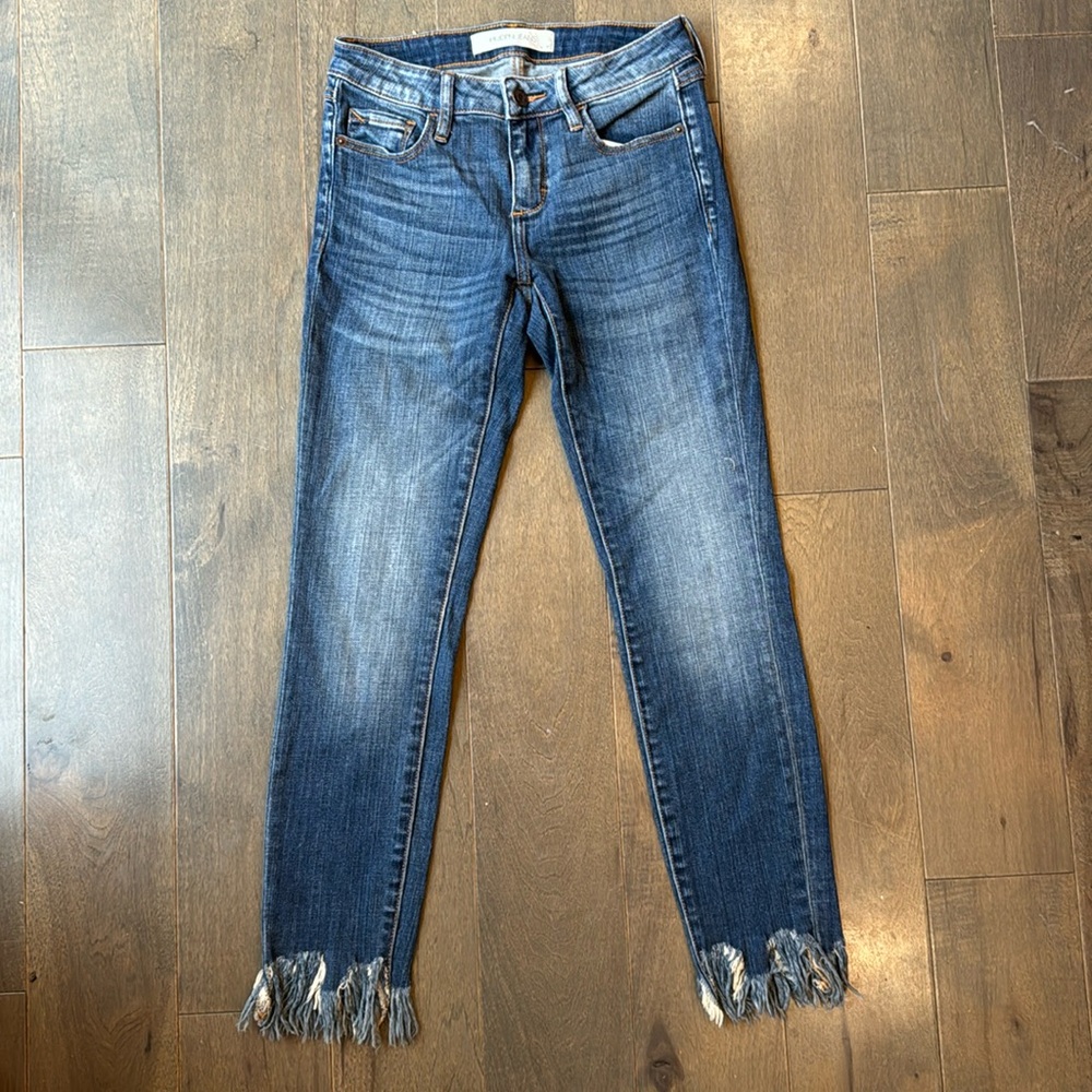 Hidden Jeans Ankle cut with frayed fringe